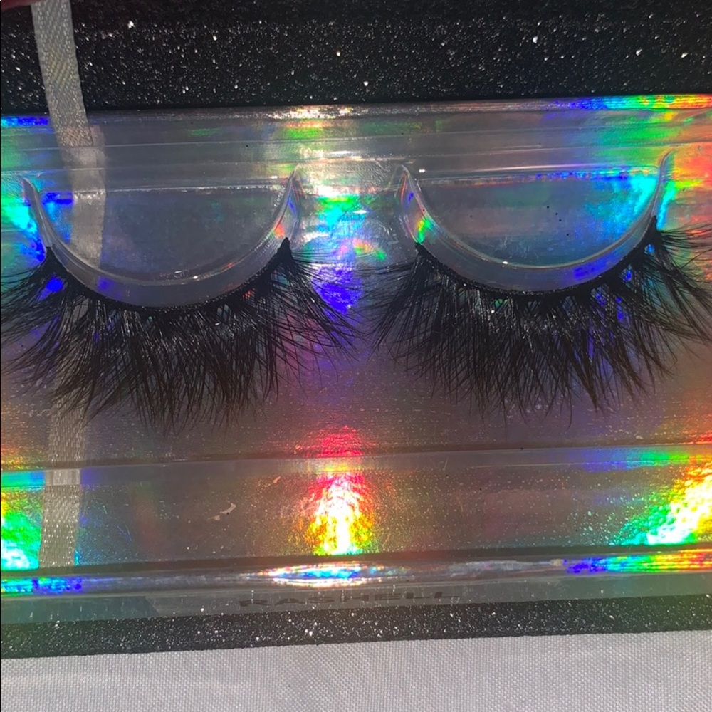Lashes - Picture 2 of 2